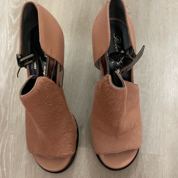 Robert Clergerie calf skin Tan Heels with Modern Design - Picture 2 of 15